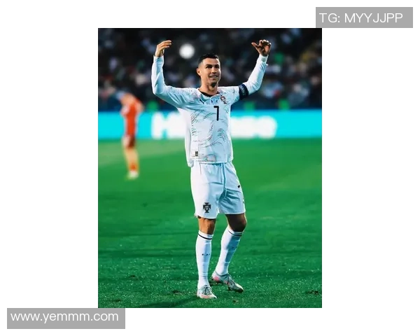 足球场上最帅的C罗瞬间展示 他的迷人魅力引领全球球迷热潮